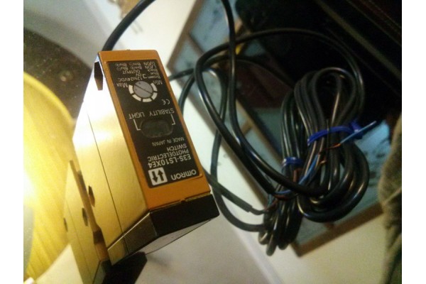 Omron Photoelectric Switch, E3S-LS10XE4, Omron Made in Japan